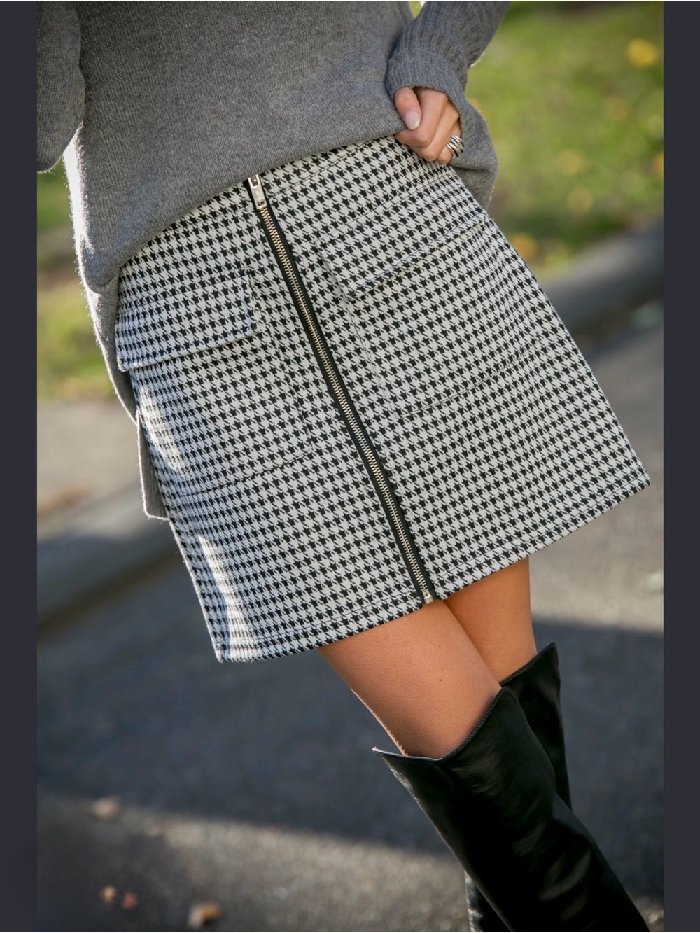 Forever 21 Black & White Houndstooth Zip-Front Mini Skirt